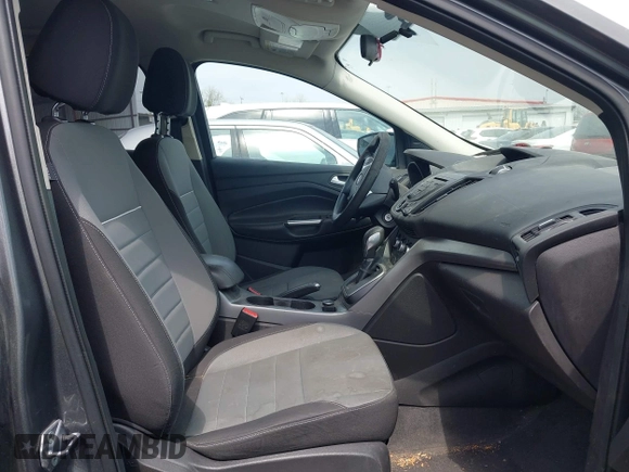 2013 Ford Escape SE with VIN 1FMCU0GX8DUB98700, listed as a IAAI auction lot 42012090 with 221,394 mi miles. Bid and sale history available at carsss.com. Image 5.