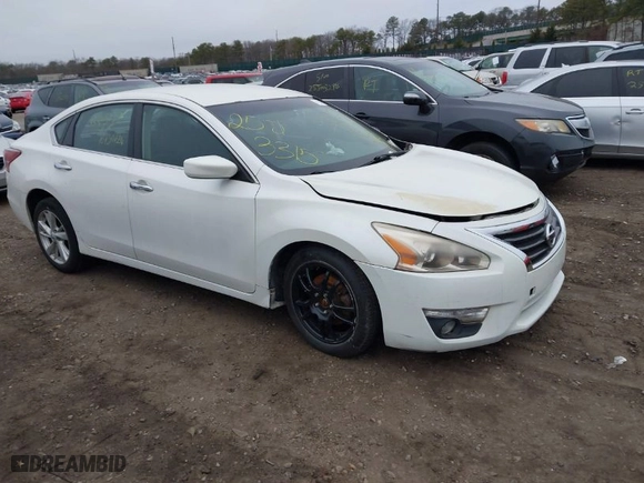 2013 Nissan Altima 2.5 S with VIN 1N4AL3AP3DC234703, listed as a IAAI auction lot 41927583 with 999,999 mi miles. Bid and sale history available at carsss.com. Image 1.
