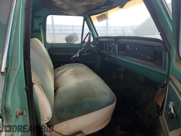 1977 Ford F-250 z VIN F25SRZ09373, wystawiony jako Copart lot #45238815 z przebiegiem 10 482 mil mil oraz Czysty tytuł • Clean title. Historia ofert i sprzedaży dostępna na DreamBid. Obrazek 10.