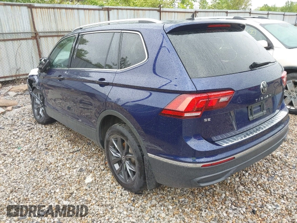 2022 Volkswagen Tiguan SE with VIN 3VV2B7AX8NM098143, listed as a IAAI auction lot 42209345 with 32,891 mi miles and . Bid and sale history available at DreamBid. Image 3.