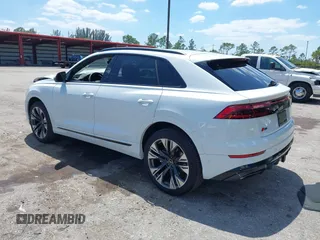 2025 Audi Q8 Premium Plus z VIN WA1EVBF18SD011370, wystawiony jako IAAI lot #42033326 z przebiegiem 164 mil mil oraz . Historia ofert i sprzedaży dostępna na DreamBid. Obrazek 3.