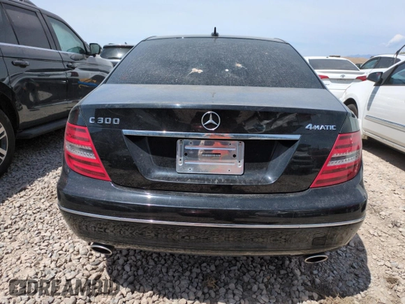 2013 Mercedes-Benz C 300 Sport z VIN WDDGF8AB2DA874626, wystawiony jako Copart lot #58544845 z przebiegiem Nie podano mil oraz Szkoda całkowita • Salvage title. Historia ofert i sprzedaży dostępna na DreamBid. Obrazek 6.