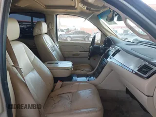 2007 Cadillac Escalade z VIN 1GYEC63897R329524, wystawiony jako IAAI lot #42360946 z przebiegiem 258 041 mil mil oraz . Historia ofert i sprzedaży dostępna na DreamBid. Obrazek 5.