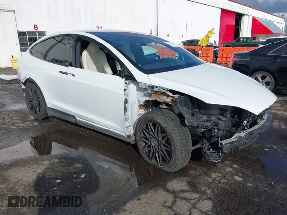2022 Tesla Model X with VIN 7SAXCDE56NF360208, listed as a IAAI auction lot 41576953 with 9,759 mi miles. Bid and sale history available at carsss.com. Image 1.