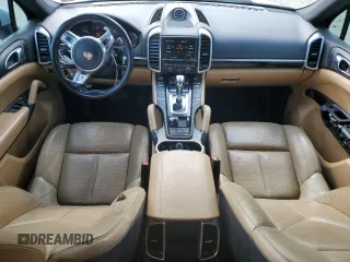 2014 Porsche Cayenne z VIN WP1AA2A2XELA95345, wystawiony jako Copart lot #55649365 z przebiegiem 116 325 mil mil oraz Szkoda całkowita • Salvage title. Historia ofert i sprzedaży dostępna na DreamBid. Obrazek 8.