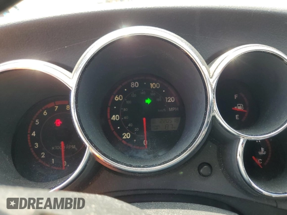 2005 Pontiac Vibe with VIN 5Y2SL63835Z467789, listed as a Copart auction lot 60890035 with 220,518 mi miles and Salvage title. Bid and sale history available at DreamBid. Image 9.