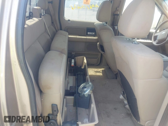 2004 Ford F-150 XLT z VIN 1FTRW14W74KC85445, wystawiony jako IAAI lot #42693062 z przebiegiem Nie podano mil oraz . Historia ofert i sprzedaży dostępna na DreamBid. Obrazek 8.