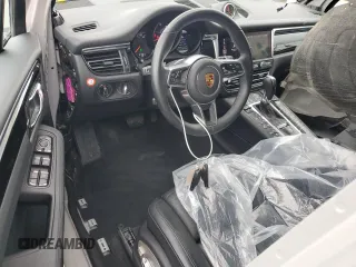 2021 Porsche Macan with VIN WP1AA2A54MLB17137, listed as a Copart auction lot 60963105 with 5,152 mi miles and Salvage title. Bid and sale history available at DreamBid. Image 8.