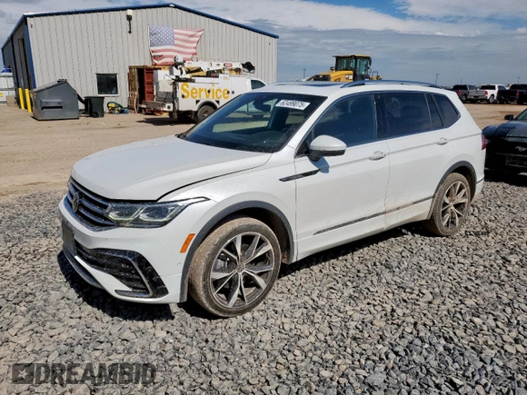 2023 Volkswagen Tiguan SEL R-Line z VIN 3VV4B7AX2PM047944, wystawiony jako Copart lot #62499075 z przebiegiem 45 589 mil mil oraz Czysty tytuł • Clean title. Historia ofert i sprzedaży dostępna na DreamBid. Obrazek 1.