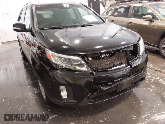 2015 Kia Sorento LX with VIN 5XYKTCA68FG616469, listed as a IAAI auction lot 41980440 with 122,350 mi miles. Bid and sale history available at carsss.com. Image 6.
