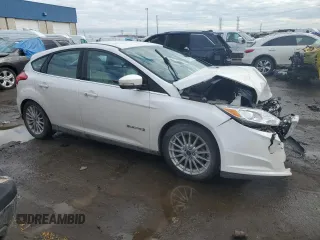 2016 Ford Focus Electric z VIN 1FADP3R41GL257400, wystawiony jako Copart lot #82003833 z przebiegiem 69 426 mil mil oraz . Historia ofert i sprzedaży dostępna na DreamBid. Obrazek 4.