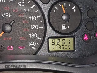 2003 Ford Focus SE z VIN 1FAFP34Z83W231672, wystawiony jako IAAI lot #42322702 z przebiegiem 173 625 mil mil oraz . Historia ofert i sprzedaży dostępna na DreamBid. Obrazek 15.