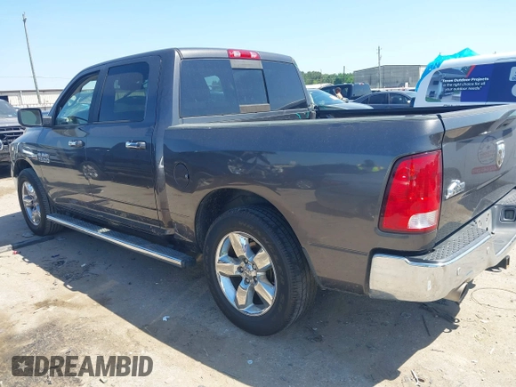 2018 Ram 1500 Big Horn z VIN 3C6RR7LT8JG140135, wystawiony jako IAAI lot #41984362 z przebiegiem 161 584 mil mil oraz . Historia ofert i sprzedaży dostępna na DreamBid. Obrazek 3.