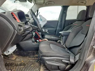 2016 Jeep Renegade Trailhawk with VIN ZACCJBCT7GPD48085, listed as a Copart auction lot 61563515 with 205,070 mi miles and Salvage title. Bid and sale history available at DreamBid. Image 7.