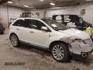 2015 Lincoln MKX with VIN 2LMDJ8JK8FBL34295, listed as a IAAI auction lot 41092708 with 88,840 mi miles. Bid and sale history available at carsss.com. Image 1.