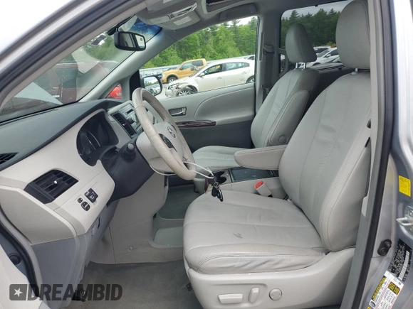 2011 Toyota Sienna XLE z VIN 5TDDK3DC1BS018203, wystawiony jako Copart lot #58807795 z przebiegiem 103 177 mil mil oraz Szkoda całkowita • Salvage title. Historia ofert i sprzedaży dostępna na DreamBid. Obrazek 7.