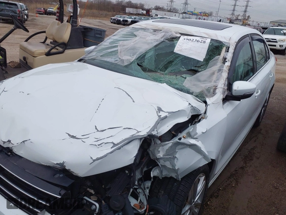 2017 Volkswagen Jetta SEL with VIN 3VWL17AJ5HM399651, listed as a IAAI auction lot 39023628 with Not provided miles and . Bid and sale history available at DreamBid. Image 6.