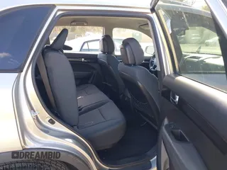2013 Kia Sorento LX z VIN 5XYKT4A65DG354509, wystawiony jako IAAI lot #41996451 z przebiegiem 97 647 mil mil oraz . Historia ofert i sprzedaży dostępna na DreamBid. Obrazek 8.