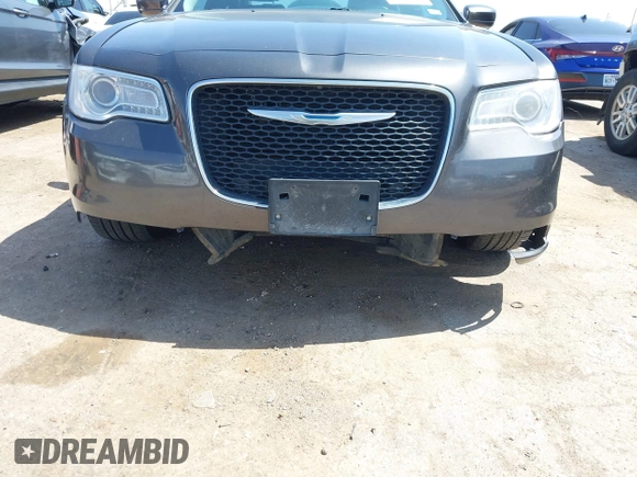 2017 Chrysler 300 Limited z VIN 2C3CCAAG9HH538701, wystawiony jako IAAI lot #42354339 z przebiegiem 153 985 mil mil oraz . Historia ofert i sprzedaży dostępna na DreamBid. Obrazek 12.