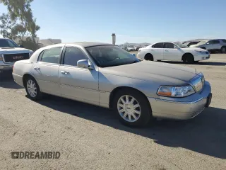 2006 Lincoln Town Car Signature Limited z VIN 1LNHM82W66Y650111, wystawiony jako Copart lot #56553695 z przebiegiem 184 625 mil mil oraz Czysty tytuł • Clean title. Historia ofert i sprzedaży dostępna na DreamBid. Obrazek 4.
