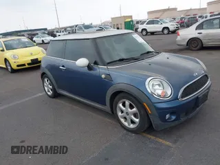 2009 MINI Cooper Hardtop with VIN WMWMF33559TZ20935, listed as a IAAI auction lot 41977679 with 122,157 mi miles. Bid and sale history available at carsss.com. Image 1.