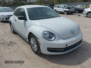 2014 Volkswagen Beetle Entry z VIN 3VWF17AT0EM657777, wystawiony jako IAAI lot #42211645 z przebiegiem 130 031 mil mil oraz . Historia ofert i sprzedaży dostępna na DreamBid. Obrazek 1.