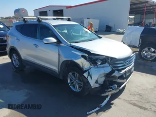 2017 Hyundai Santa Fe 2.4L z VIN 5XYZTDLB9HG496540, wystawiony jako IAAI lot #41494354 z przebiegiem 88 318 mil mil oraz . Historia ofert i sprzedaży dostępna na DreamBid. Obrazek 1.