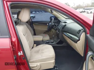 2011 Kia Sorento LX with VIN 5XYKT3A15BG025689, listed as a IAAI auction lot 41839645 with 135,733 mi miles. Bid and sale history available at carsss.com. Image 5.