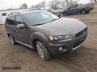 2013 Mitsubishi Outlander SE with VIN JA4JT3AW2DU013681, listed as a IAAI auction lot 41722425 with 95,145 mi miles. Bid and sale history available at carsss.com. Image 1.