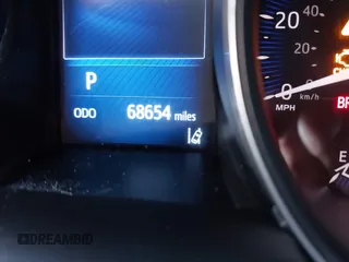 2018 Toyota C-HR XLE z VIN NMTKHMBX3JR013292, wystawiony jako IAAI lot #41663390 z przebiegiem 68 654 mil mil oraz . Historia ofert i sprzedaży dostępna na DreamBid. Obrazek 16.