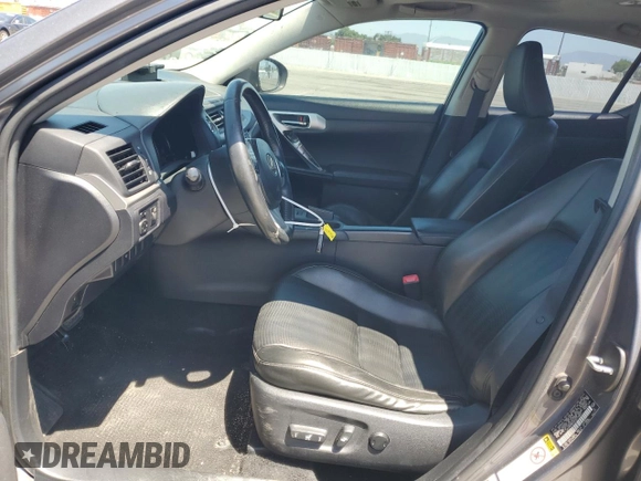 2012 Lexus CT 200h z VIN JTHKD5BH2C2115820, wystawiony jako Copart lot #54248125 z przebiegiem 246 440 mil mil oraz Szkoda całkowita • Salvage title. Historia ofert i sprzedaży dostępna na DreamBid. Obrazek 7.