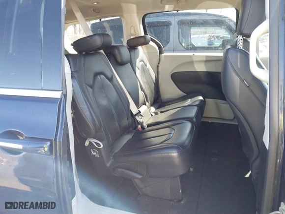 2018 Chrysler Pacifica Touring L with VIN 2C4RC1BG6JR257296, listed as a IAAI auction lot 41753473 with NaN miles. Bid and sale history available at carsss.com. Image 8.