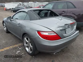 2012 Mercedes-Benz SLK 350 с VIN WDDPK5HA1CF007243, выставлен на аукционе IAAI как лот 41313121 с пробегом 137 538 миль миль и . История ставок и продаж доступна на DreamBid. Изображение 3.
