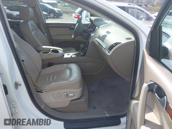2010 Audi Q7 Premium Plus with VIN WA1LYAFE0AD005749, listed as a IAAI auction lot 42076797 with 174,166 mi miles and . Bid and sale history available at DreamBid. Image 5.