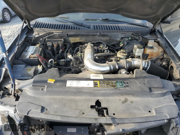 2003 Ford Expedition Special Service z VIN 1FMPU15LX3LB92148, wystawiony jako Copart lot #54656585 z przebiegiem 257 810 mil mil oraz Szkoda całkowita • Salvage title. Historia ofert i sprzedaży dostępna na DreamBid. Obrazek 12.