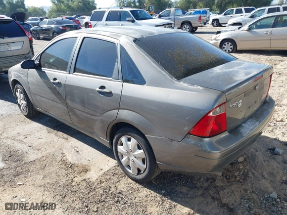2007 Ford Focus S with VIN 1FAFP34N87W211893, listed as a IAAI auction lot 41861386 with 511,418 mi miles. Bid and sale history available at carsss.com. Image 3.