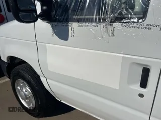2012 Ford Econoline Cargo Recreational z VIN 1FTNE2EW6CDB01590, wystawiony jako IAAI lot #42526476 z przebiegiem 150 377 mil mil oraz . Historia ofert i sprzedaży dostępna na DreamBid. Obrazek 2.