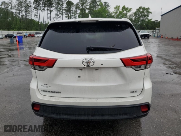 2018 Toyota Highlander SE z VIN 5TDKZRFH2JS265873, wystawiony jako Copart lot #56623075 z przebiegiem 202 427 mil mil oraz Szkoda całkowita • Salvage title. Historia ofert i sprzedaży dostępna na DreamBid. Obrazek 6.