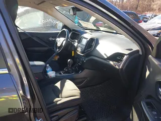 2016 Jeep Cherokee Latitude with VIN 1C4PJMCB1GW368212, listed as a IAAI auction lot 41017403 with 83,572 mi miles and . Bid and sale history available at carsss.com. Image 5.