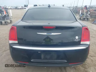 2018 Chrysler 300 Touring with VIN 2C3CCAAG9JH292089, listed as a IAAI auction lot 40013347 with 88,556 mi miles. Bid and sale history available at carsss.com. Image 17.