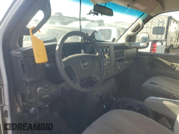 2019 Chevrolet Express Cargo с VIN 1GCWGAFP1K1145142, выставлен на аукционе IAAI как лот 42613499 с пробегом 135 530 миль миль и . История ставок и продаж доступна на DreamBid. Изображение 16.