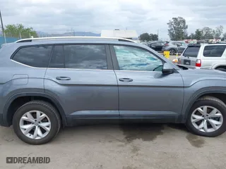 2018 Volkswagen Atlas 3.6L V6 SE with VIN 1V2LR2CA4JC560878, listed as a IAAI auction lot 42064189 with 142,834 mi miles. Bid and sale history available at carsss.com. Image 13.