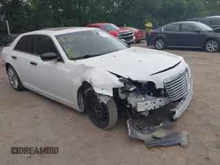 2011 Chrysler 300 C z VIN 2C3CA6CT1BH581353, wystawiony jako IAAI lot #42235793 z przebiegiem 126 787 mil mil oraz . Historia ofert i sprzedaży dostępna na DreamBid. Obrazek 1.