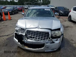 2005 Chrysler 300 with VIN 2C3AA63H95H591782, listed as a Copart auction lot 68888294 with 192,568 mi miles and Salvage Title. Bid and sale history available at carsss.com. Image 5.