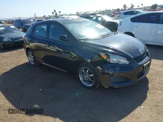 2009 Toyota Matrix z VIN 2T1KU40E59C175136, wystawiony jako IAAI lot #42036466 z przebiegiem 122 795 mil mil oraz . Historia ofert i sprzedaży dostępna na DreamBid. Obrazek 1.
