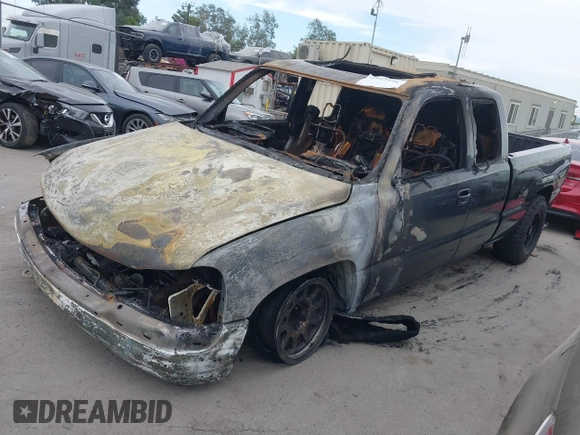 2000 GMC Sierra 1500 SLE z VIN 2GTEC19T7Y1145021, wystawiony jako IAAI lot #40013126 z przebiegiem Nie podano mil oraz . Historia ofert i sprzedaży dostępna na DreamBid. Obrazek 2.