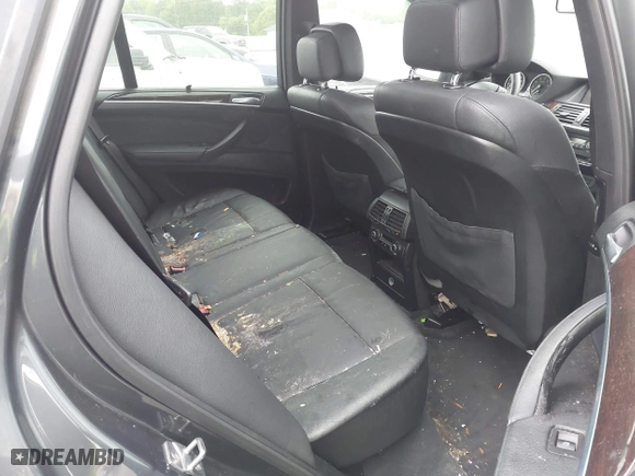 2011 BMW X5 35i with VIN 5UXZV4C58BL410570, listed as a IAAI auction lot 41886238 with 164,192 mi miles. Bid and sale history available at carsss.com. Image 8.