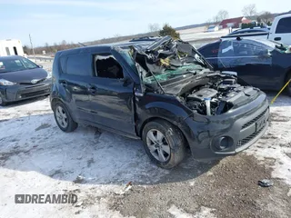 2019 Kia Soul z VIN KNDJN2A29K7642583, wystawiony jako IAAI lot #41253263 z przebiegiem 100 236 mil mil oraz . Historia ofert i sprzedaży dostępna na DreamBid. Obrazek 1.