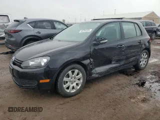 2013 Volkswagen Golf w/Conv & Sunroof z VIN WVWDB7AJ1DW135261, wystawiony jako Copart lot #55754585 z przebiegiem 67 031 mil mil oraz Szkoda całkowita • Salvage title. Historia ofert i sprzedaży dostępna na DreamBid. Obrazek 1.