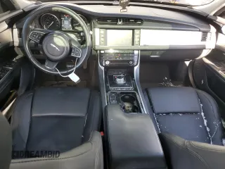 2016 Jaguar XF 35t Premium z VIN SAJBD4BV5GCY10327, wystawiony jako Copart lot #45133085 z przebiegiem 74 860 mil mil oraz Szkoda całkowita • Salvage title. Historia ofert i sprzedaży dostępna na DreamBid. Obrazek 8.